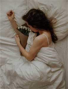 个人趣向国语版/又硬又粗进去好爽A片欧美